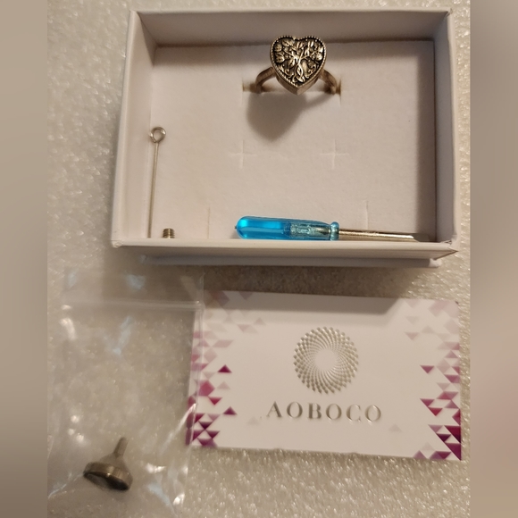 925 Sterling Silver Heart Celtic Tree of Life CremationUrn Ring Holds Loved One - Picture 2 of 4